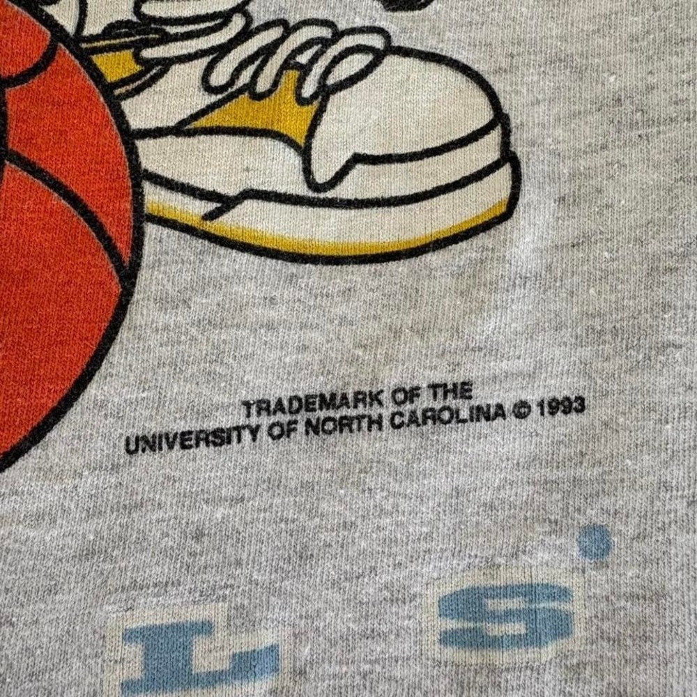 Tultex Vintage 1993 Looney Tunes UNC Tar Heels grey cotton basketball tee - Picture 2 of 8